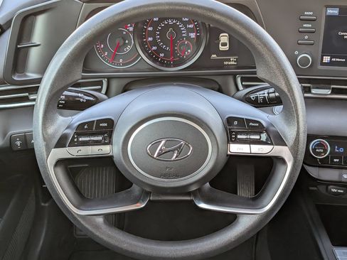 Used 2021 Hyundai Elantra SEL FWD image 11