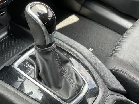 Used 2019 Nissan Rogue SV FWD image 27