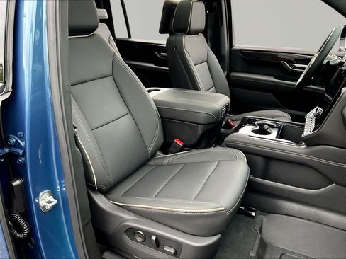 New 2026 GMC Yukon XL Elevation w/ Elevation Premium Package AWD/4WD image 19