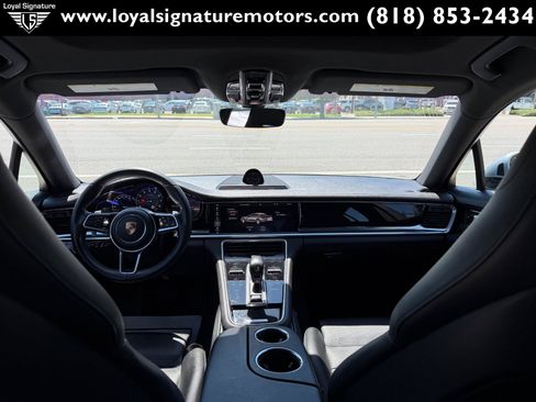 Used 2019 Porsche Panamera image 18