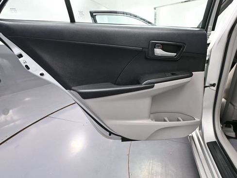 Used 2012 Toyota Camry LE image 31