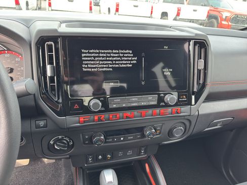 Used 2025 Nissan Frontier PRO-4X w/ Pro Convenience Package image 8