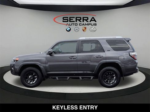 Used 2018 Toyota 4Runner SR5 Premium image 6