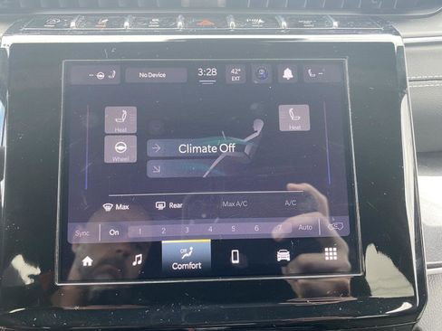 Used 2022 Jeep Grand Cherokee Altitude AWD/4WD image 21