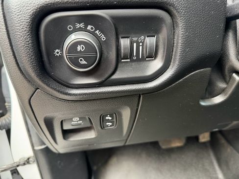 Used 2019 RAM 1500 Big Horn AWD/4WD image 14