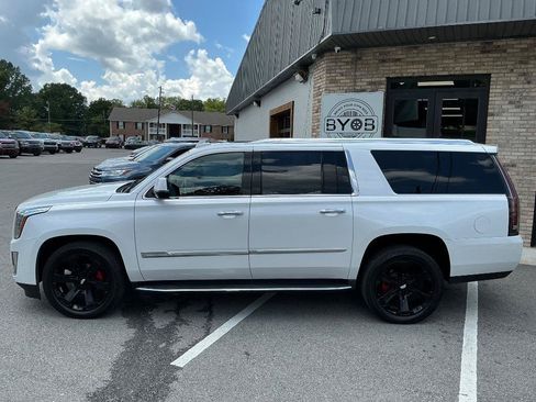 Used 2020 Cadillac Escalade ESV Luxury AWD/4WD image 2