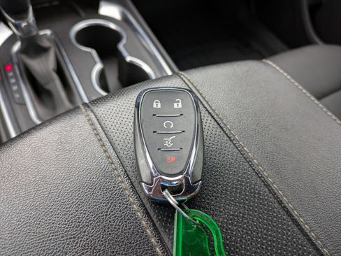 Used 2022 Chevrolet Traverse Premier image 33