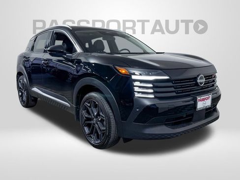 Certified 2025 Nissan Kicks SR w/ SR Premium Package AWD/4WD image 3