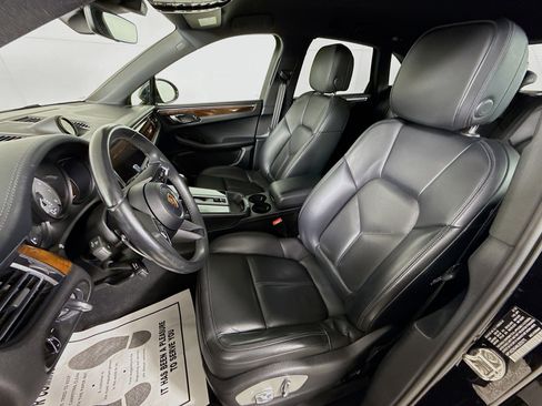 Certified 2022 Porsche Macan S image 5