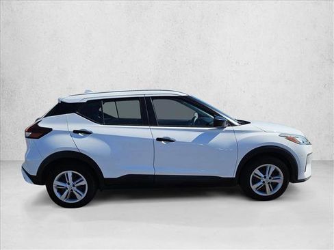 Used 2022 Nissan Kicks S image 4