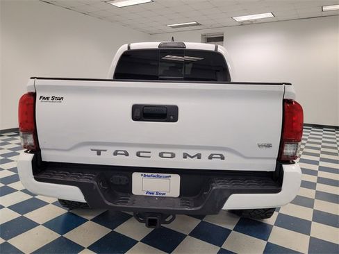 Used 2018 Toyota Tacoma SR5 image 4