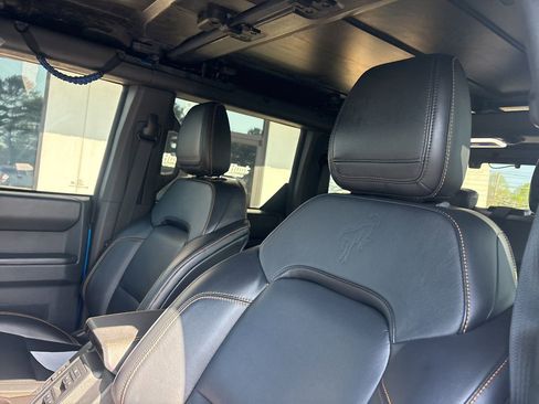 Used 2024 Ford Bronco Badlands image 3