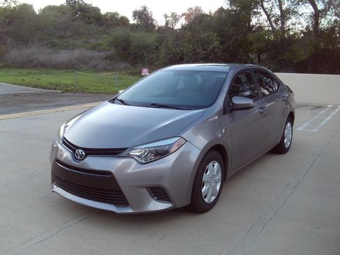 Used 2015 Toyota Corolla LE image 4