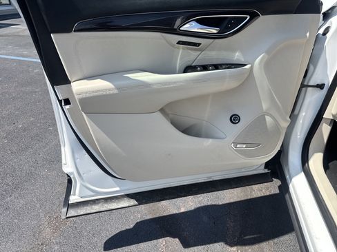 Used 2021 Buick Envision Essence w/ Technology Package I AWD/4WD image 16