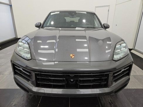 Certified 2025 Porsche Cayenne image 12