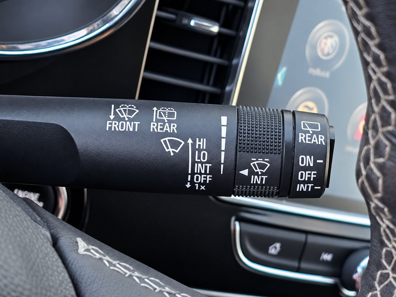 Certified 2017 Buick Encore Essence FWD image 23