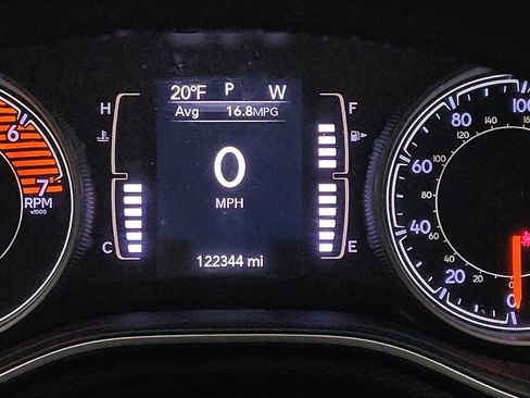 Used 2019 Jeep Cherokee Latitude Plus image 23