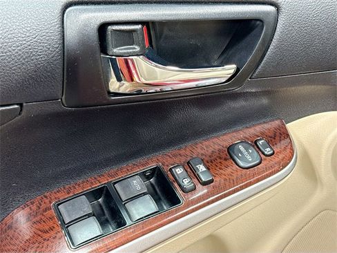 Used 2014 Toyota Camry XLE image 17
