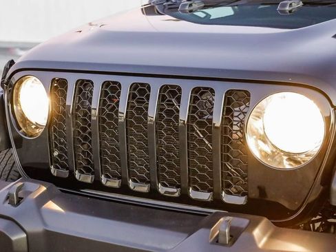 Used 2023 Jeep Gladiator Sport image 6