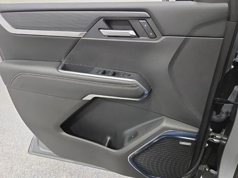 Used 2025 GMC Acadia Elevation image 29