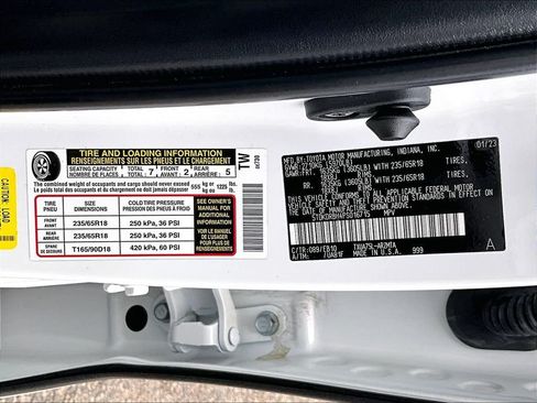 Used 2023 Toyota Highlander XLE AWD/4WD image 36