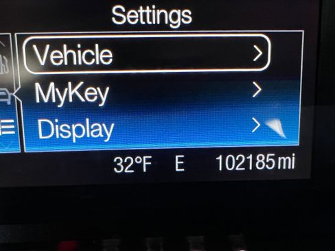 Used 2018 Ford Edge SE image 24