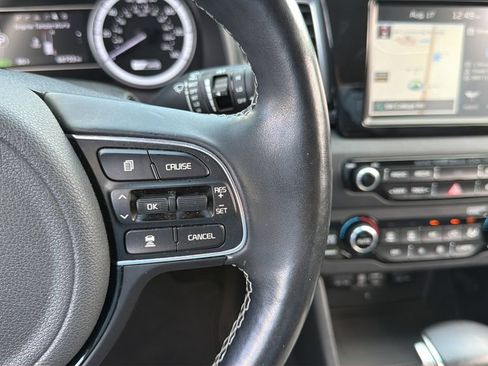 Used 2019 Kia Niro Touring FWD image 26