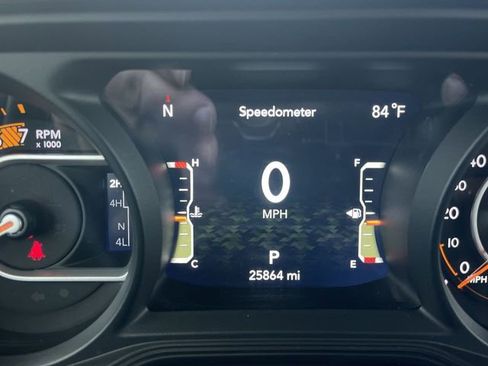 Used 2025 Jeep Wrangler Unlimited Sahara AWD/4WD image 15