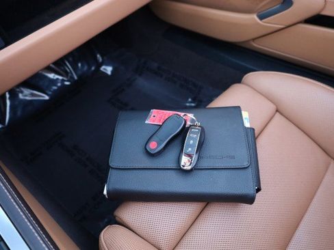 Used 2018 Porsche 718 Boxster S image 39