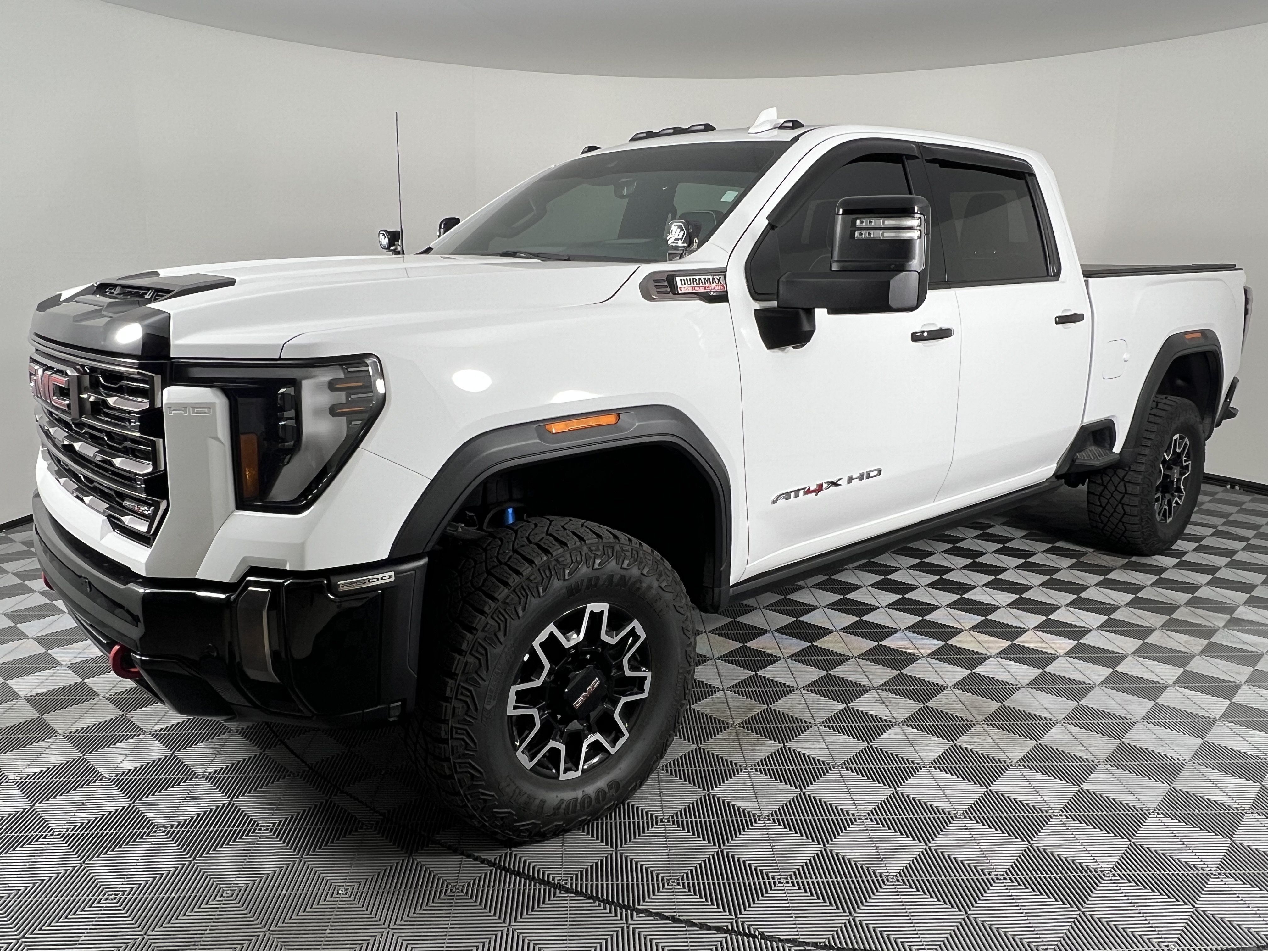 Used 2024 GMC Sierra 2500 AT4X AWD/4WD image 8