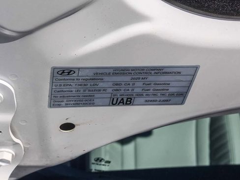 Certified 2025 Hyundai Elantra Limited image 39