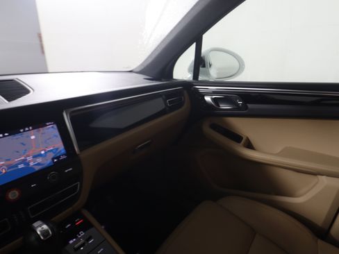 Used 2023 Porsche Macan image 14