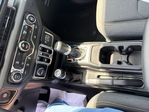 Certified 2025 Jeep Gladiator Sport AWD/4WD image 17
