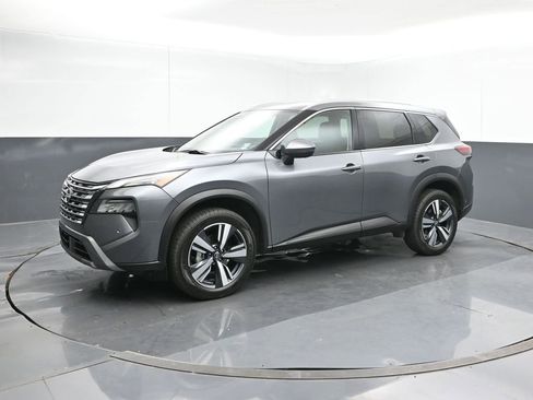 Used 2024 Nissan Rogue SL AWD/4WD image 2