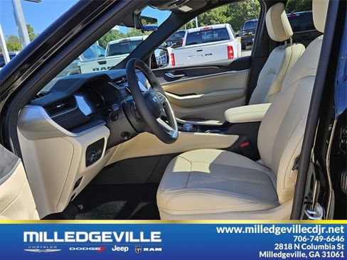 New 2025 Jeep Grand Cherokee Limited w/ Luxury Tech Group II image 7