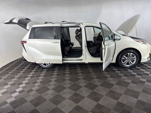 Used 2021 Toyota Sienna Platinum AWD/4WD image 15