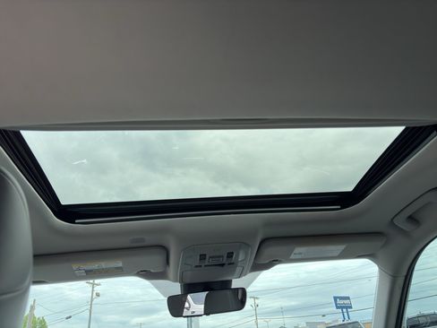 Used 2020 Toyota Highlander XLE FWD image 9