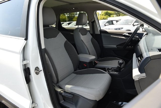 Used 2024 Volkswagen Taos SE w/ Panoramic Sunroof Package AWD/4WD image 21