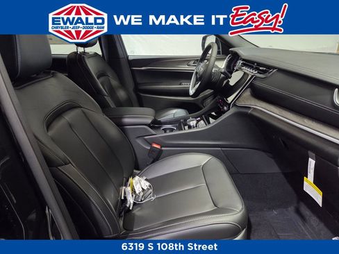 New 2025 Jeep Grand Cherokee L Limited w/ Trailer Tow Package image 10