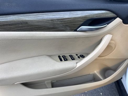Used 2013 BMW X1 xDrive28i image 11