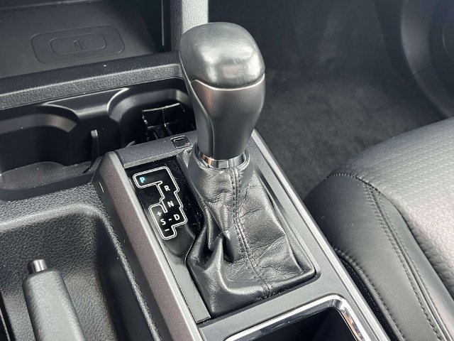 Used 2018 Toyota Tacoma TRD Sport AWD/4WD image 29