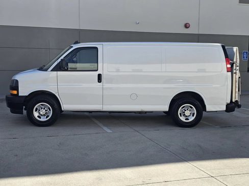 Used 2021 Chevrolet Express 3500 w/ Driver Convenience Package RWD image 8
