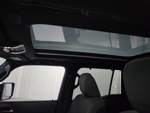 Used 2024 Lexus GX 550 w/ Cold Area Package image 11