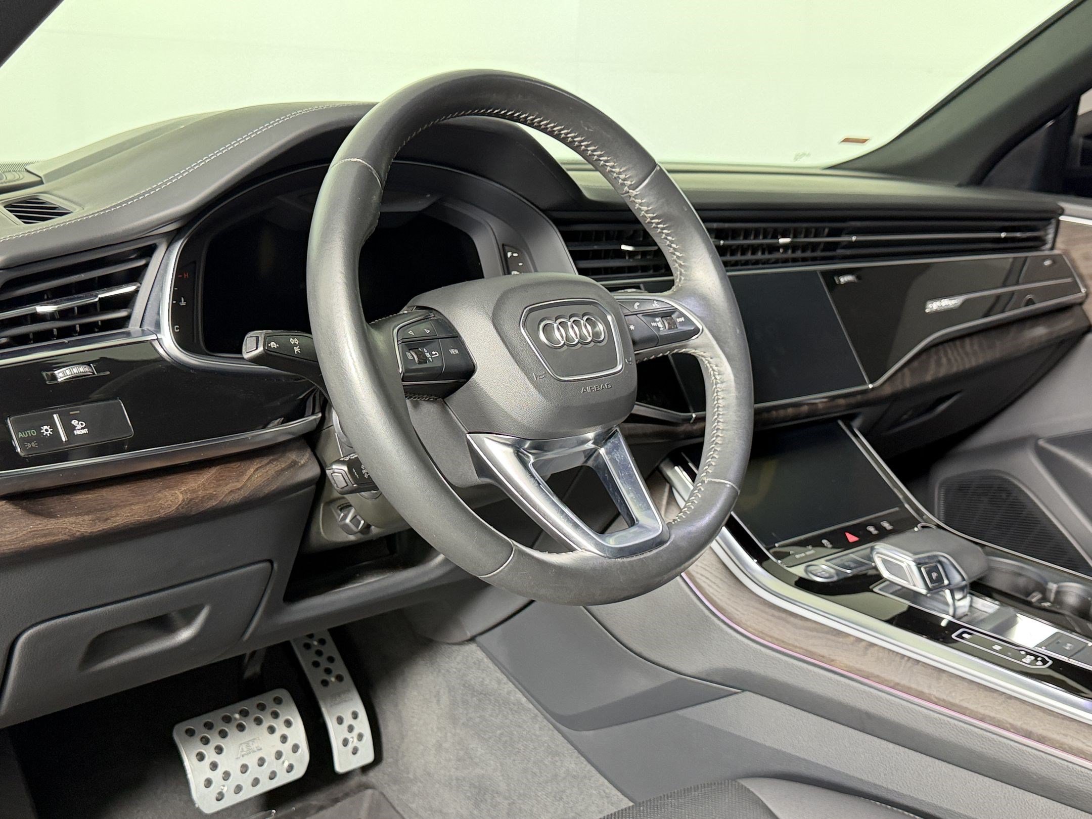 Used 2020 Audi Q8 Prestige w/ Prestige Package AWD/4WD image 3