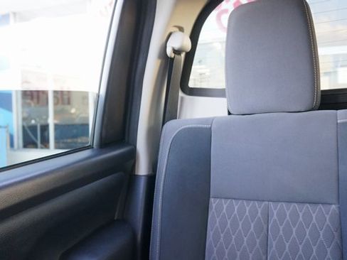 Used 2024 Nissan Titan SV w/ SV Convenience Package image 51