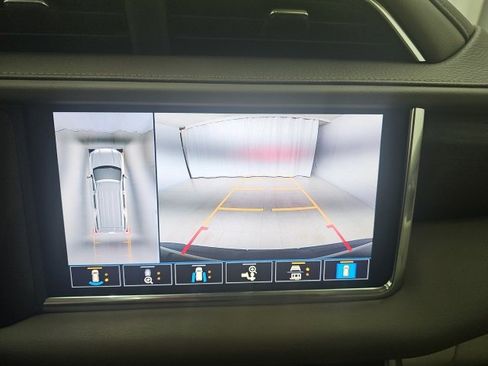 Used 2021 GMC Yukon Denali w/ Denali Premium Package image 4