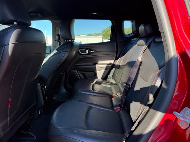 Used 2025 Jeep Compass Trailhawk w/ Trailhawk Elite Group AWD/4WD image 5