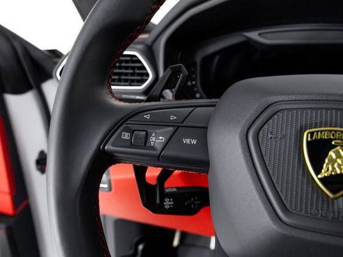 Used 2024 Lamborghini Urus S image 18