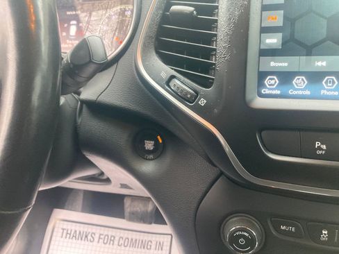 Used 2021 Jeep Cherokee Latitude Lux w/ Comfort/Convenience Group image 21