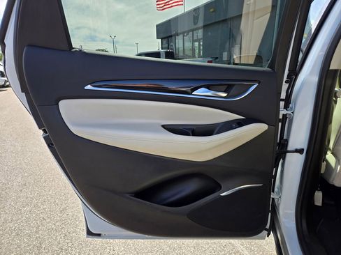 Used 2022 Buick Enclave Essence image 36